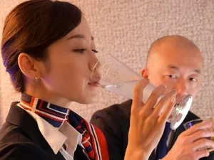 Em nhân viên phục vụ dễ thương nghiện làm tình