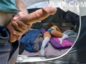 Giả vờ bị liệt để vợ của học trò cũ tới chăm sóc
