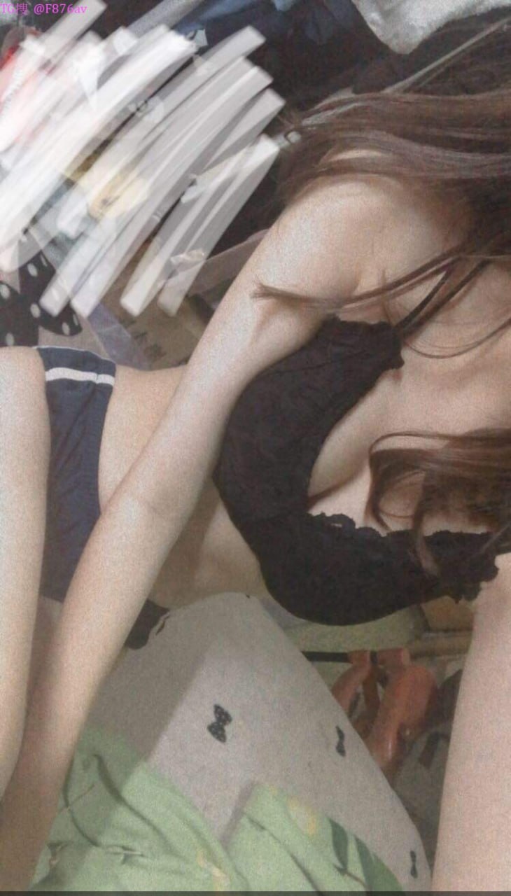 Gái nga đít bự lần đầu đi đóng sex nên hơi ngại