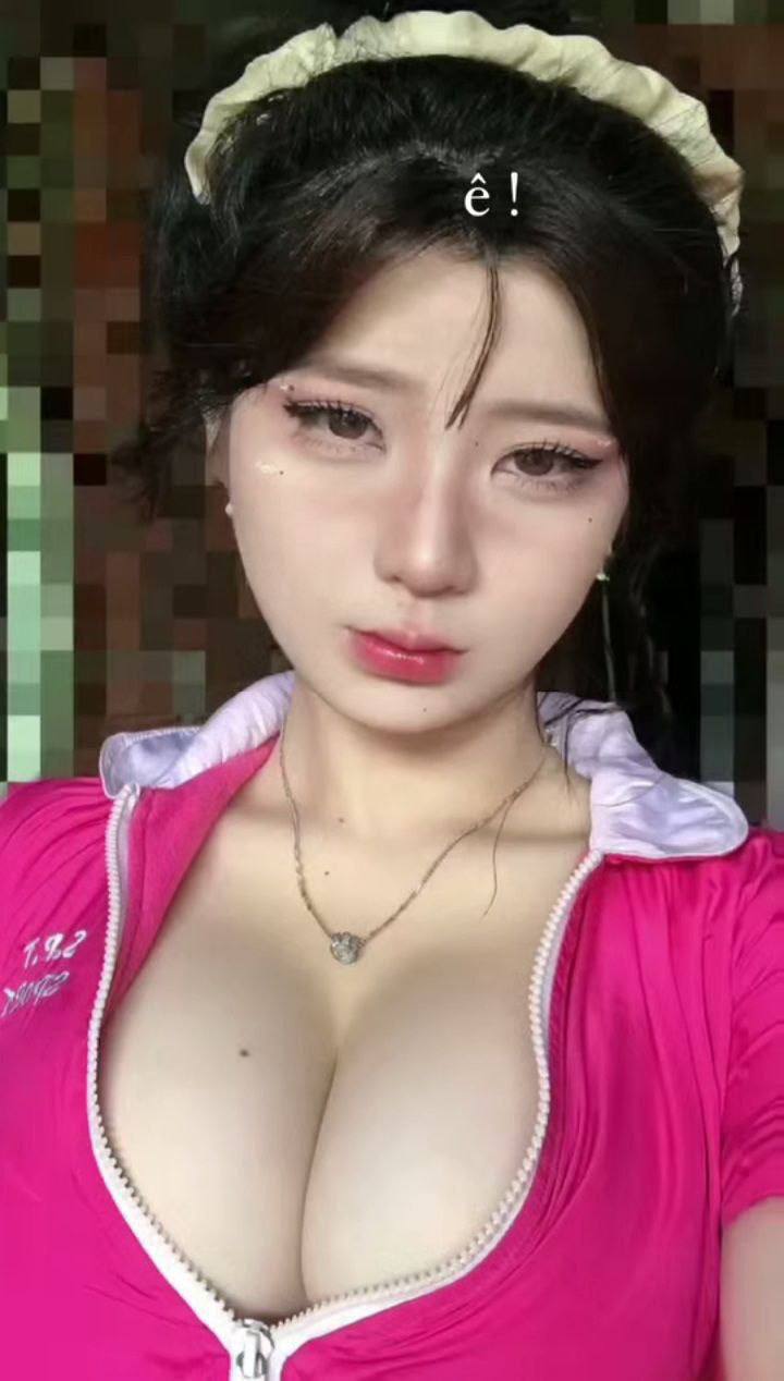Gạ địt em bồi bàn xinh đẹp đi làm xa chồng