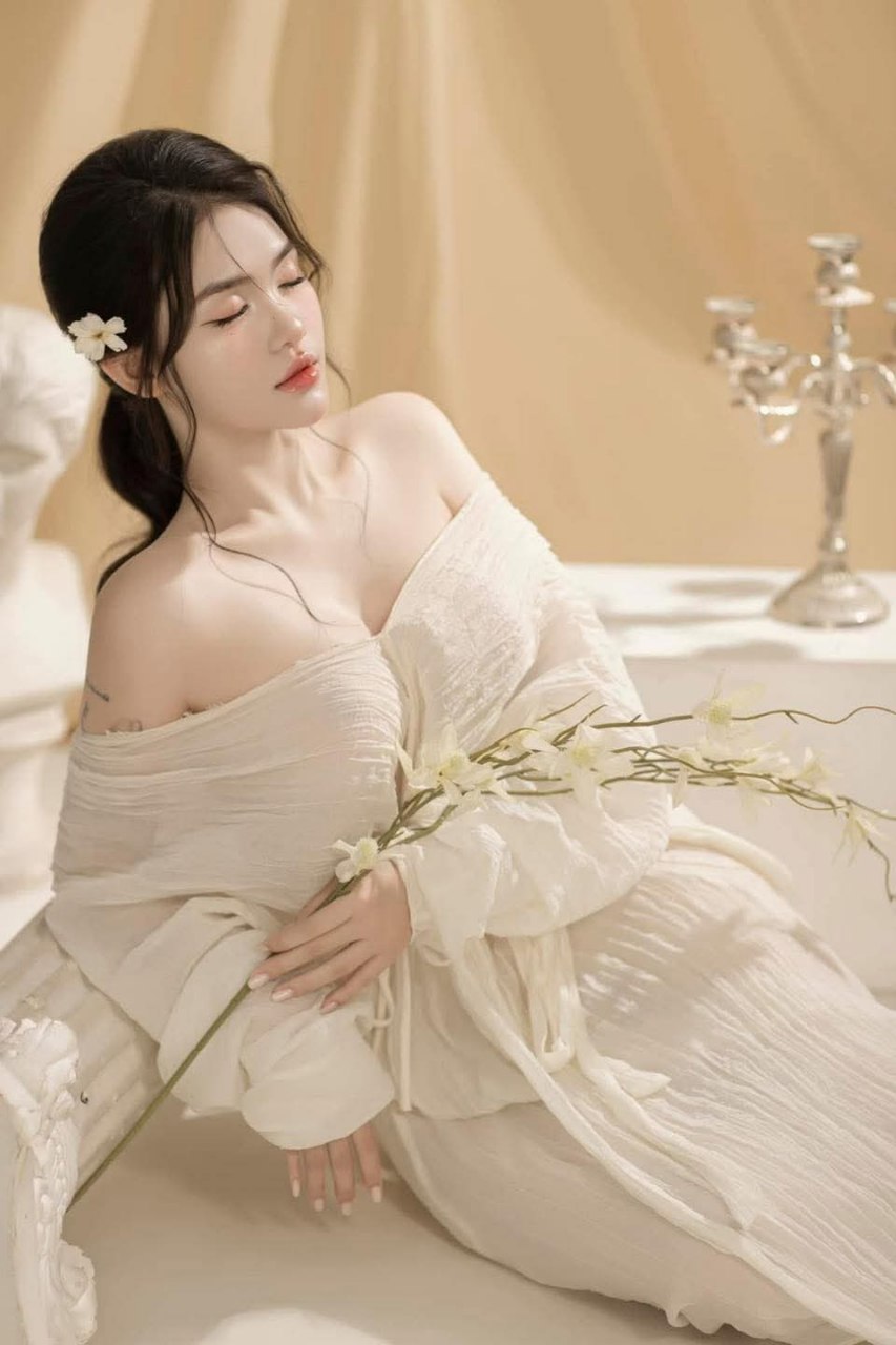 Đôi bạn trẻ chưa vị thành niên chưa dám cho vào