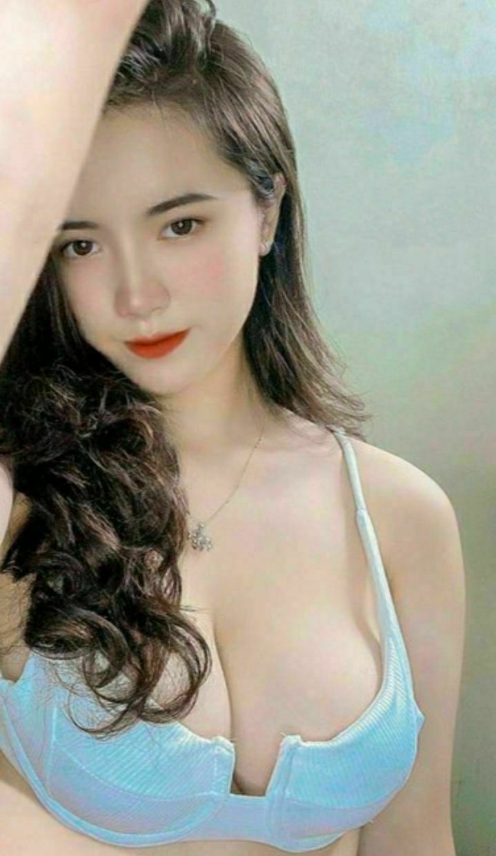 Em trai phát hiện chị gái yêu quý bị thằng bạn học cậu hay dẫn về nhà địt
